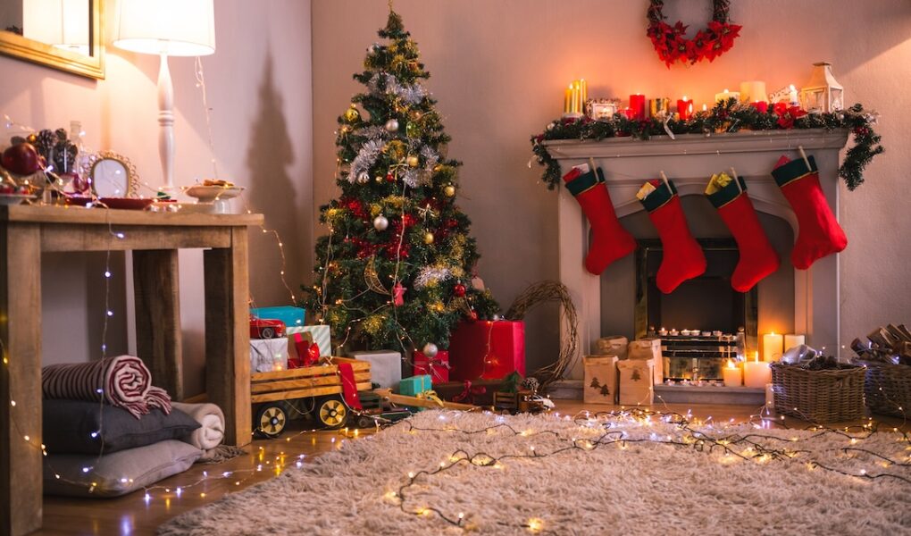 Cómo decorar tu casa para navidad: Inspiración para todos los espacios 1 sala estar chimenea arbol navidad