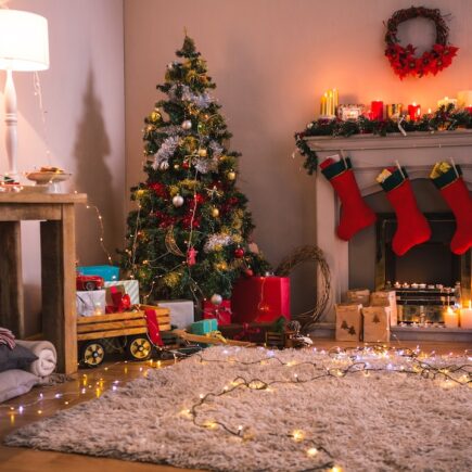 Cómo decorar tu casa para navidad: Inspiración para todos los espacios 1 sala estar chimenea arbol navidad